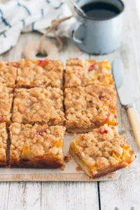 Peaches and Cream Crumble Bars | prettysimplesweet.com